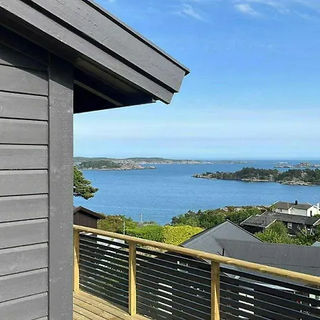Beautiful With Ocean View In Lyngmyr Vakantiehuis