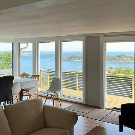 Vakantiehuis Beautiful With Ocean View In Lyngmyr *