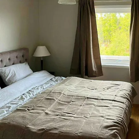 Vakantiehuis Beautiful With Ocean View In Lyngmyr *