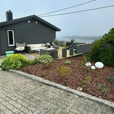 Vakantiehuis Beautiful With Ocean View In Lyngmyr