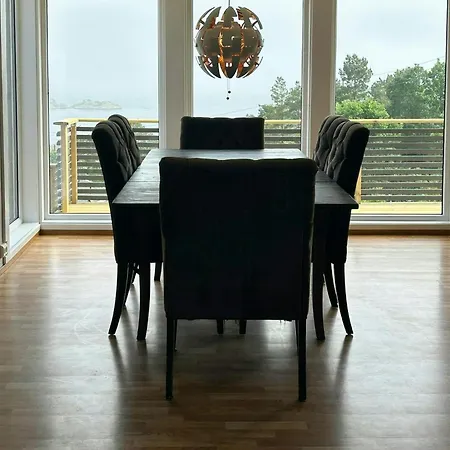Beautiful With Ocean View In Lyngmyr *