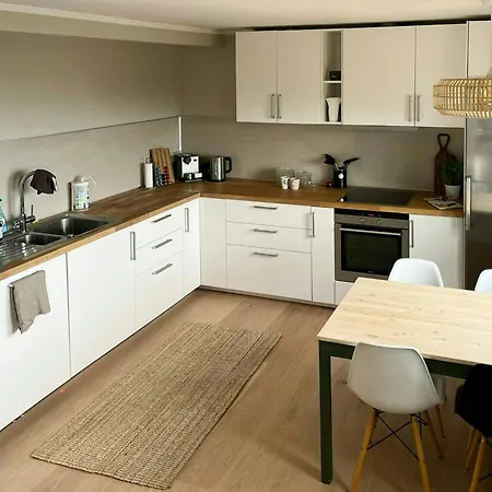 Beautiful With Ocean View In Lyngmyr Vakantiehuis