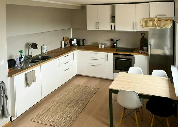 Beautiful With Ocean View In Lyngmyr Hébergement de vacances